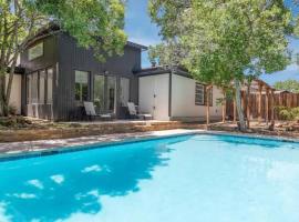 Large Home with Pool, Game Room, hotel en Irving