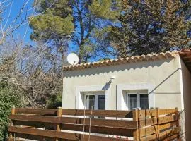 Studio indépendant à 2 minutes du golf du Luberon