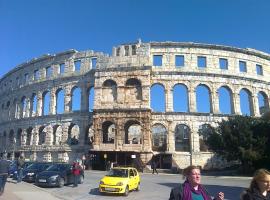 Apartment for Holidays in Pula, hotel in Pula