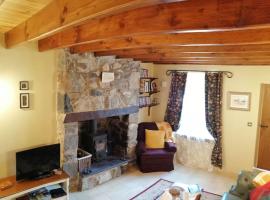 Lovely Stone Village cottage in Snowdonia, hotell i Waenfawr