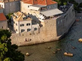 Sea Rocks Residence