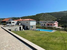 Villa avec piscine dans la région du Douro, aluguel de temporada em Loureiro