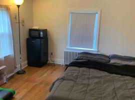 Luke's BnB, hotel in Albany