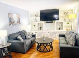 Adorable&Cozy Suburban Home Mins from Dwtn/Airport, stuga i Rochester