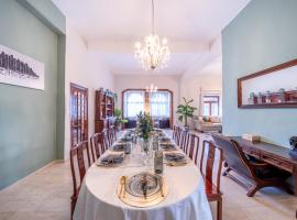 Art Apartment In Mamila - Villa Rehavia, holiday home in Jerusalem