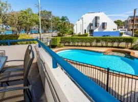 Everything you need including a pool! Karoonda Sands Apartments