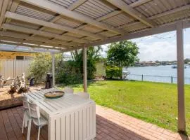 Lowset home on the canal - Dolphin Dr, Bongaree