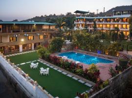 Dee Fellows Riverside Resort, ξενοδοχείο με πισίνα σε Garjia
