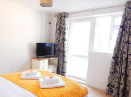 Modern, well located en-suite rooms with parking - Orbitat Accommodations, hotelli Cambridgessä