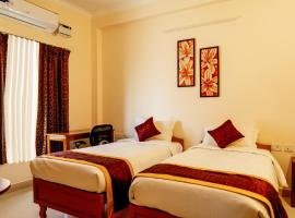 Revostay Royel by Crossway – hotel w pobliżu miejsca Arignar Anna Zoological Park w mieście Ćennaj