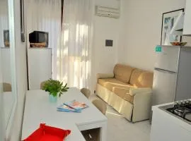 Three-room bright flat 150m from the sea