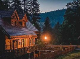 Ferienhaus Häxenäscht mit Sauna, Hotpot und Schopf mit gemütlichem Stübli und Pizzaofen, feriebolig i Berghütte