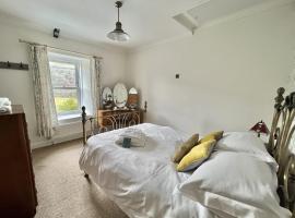 Attenborough Cottage - 2 Bedroom Cottage, hotel near Festival Park Shopping Village, Tredegar