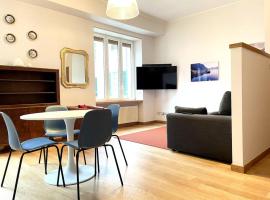 Modern Condo in Como Historic Center, Hotel in Como