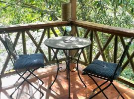 Caoni riverside Lodge, hytte i Puerto Quito