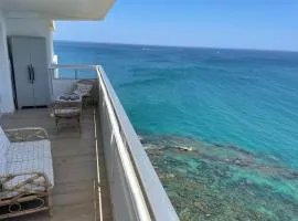 Maravilloso apartamento en primera línea de playa.