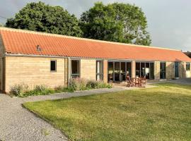 Green End Farm Cottages - The Sheep Shed, hotel ramah hewan peliharaan di Whitby