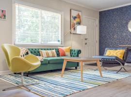 매리에타에 위치한 호텔 Spacious 3BR/2.5BA Cozy Fireside Home in Marietta