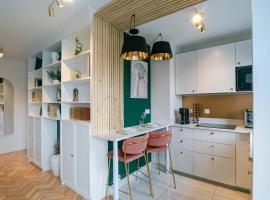 The Green Home - Quiet and Fully Equipped High-End Studio with parking, hôtel à Courcouronnes près de : Golf d'Étiolles
