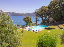 Villa Le Sprizze a bordo del mare - Goelba, hotel amb piscina a Marciana Marina