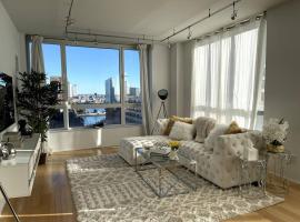 Large 3 bedroom 2 Blocks from Times Square, Ferienwohnung in New York