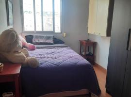 Una Habitación Individual en casa familiar dentro de Ciudad Patrimonio de la Humanidad, hotell sihtkohas Alcalá de Henares