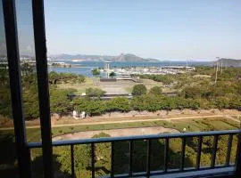 Apartamento espaçoso completo e vista deslumbrante