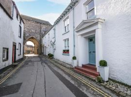 1 Tower House, pet-friendly hotel in Grange Over Sands
