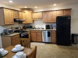 Lyle and Taylor present-Spacious Private Apt -, cheap hotel in Bourbonnais