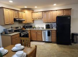 Lyle and Taylor present-Spacious Private Apt -, хотел в Bourbonnais