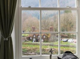 Glan Conwy House One and Two Bedroom Apartments, hotel in Llanrwst