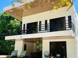 Casa Antema Tamarindo, maison luxe, piscine, jungle, yoga, gym