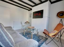 Cozy 2-bedroom house in Sheffield, hotel com estacionamento em Tankersley