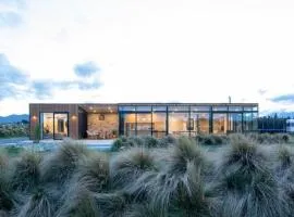 NOMAC No8, Luxury holiday home, Twizel