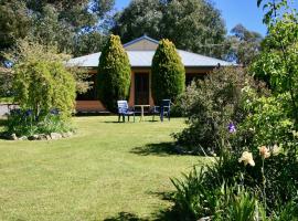 Serena Cottages Beechworth - Your Country Getaway - 2, holiday home in Beechworth