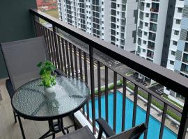 Desaru Utama Apartment with Swimming Pool View, Karaoke, FREE WIFI, Netflix, near to Car Park, holiday rental in Desaru