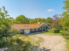 Amazing Home In Hals With Outdoor Swimming Pool, hotel din Hals