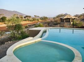 Surana Buffalo Springs, hotel com piscina em Buffalo Springs  National Reserve