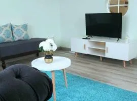Modern &homely guest suite w/free parking in Karen