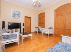 Апартаменти 4-кімнатні біля м. Палац Спорту, budget hotel in Kyiv