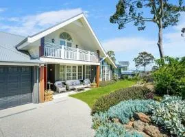 Luxury & plush lifestyle 5 Bedroom house in Mt Eliza