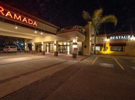 험블에 위치한 호텔 Ramada by Wyndham Houston Intercontinental Airport East