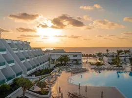 Radisson Blu Resort, Lanzarote Adults Only、コスタ・テギセの駐車場付きホテル
