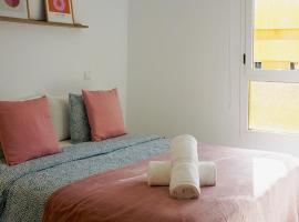 Fuerteventura Beach Vacations and Blue Mango surf&fitness center at charco, hotel v destinaci Puerto del Rosario