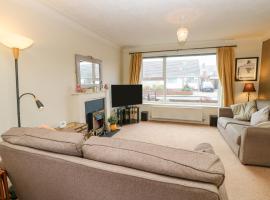 8 Hampton Road, holiday home in North Shields