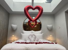 5 Etoiles hébergement insolite de luxe, Hotel in Pléneuf-Val-André