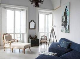 4 Balconi House-San Gregorio palazzo unico vista mare, hotel a Gallipoli