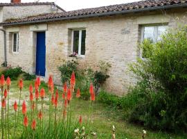 Propriete d'une chambre avec jardin clos et wifi a La Mothe Saint Heray, hótel í La Mothe-Saint-Héray