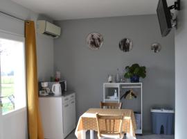 Studio + petite terrasse avec vue, aluguel de temporada em Sorbier