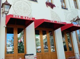 Tebeu coffe and bar, hotel near Independence Square, Vlorë